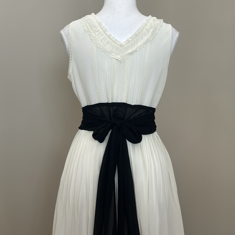 White Dress with Crisscross V-Neck Front & Black Waistband that Ties in the Back - Picture 5 of 8